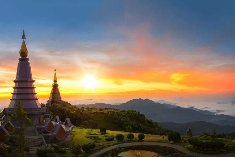 جاذبه های گردشگری و تور تایلند کجاست؟ اگر قصد تجربه یک مسافرت در فضایی کاملا متفاوت از فرهنگ خود را دارید، تایلند بهترین گزینه خواهد...