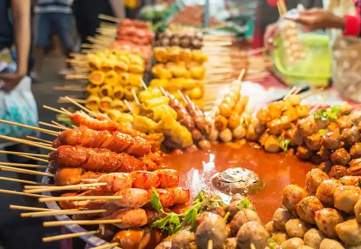 10 تا از بهترین تفریحات تایلند | آیا می دانید بهترین تفریحات تایلند چیست؟...بهترین تفریحات در تور تایلند...غذاهای خیابانی بانکوک را بچشید...