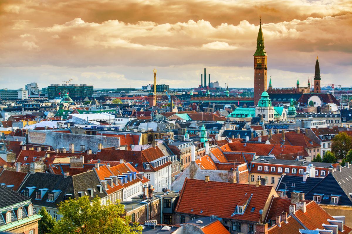 دانمارک، شادترین کشور دنیا | IR4T | کشوری کوچک در شمال اروپا است که در اغلب تصاویر آن خانه‌های رنگارنگ که بی‌شباهت به خانه‌های لگویی نیس...